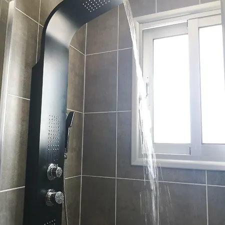 Panthea Deluxe Apts דירה *